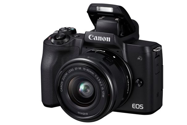 Wegweiser: Mit der EOS M50 zeigt die Firma Canon, wohin ihre Reise im Bereich spiegelloser Einsteiger-Kameras in Zukunft gehen wird.