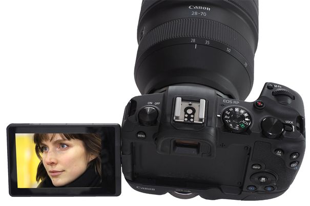 Schwenk- und drehbar: Der Touchscreen der Canon EOS RP lässt sich aufklappen und umdrehen. Ideal für Selfie-Fans und YouTuber. Fotografen und normalen Videofilmern erlaubt er bequeme Aufnahmen aus den unterschiedlichsten Blickwinkeln.