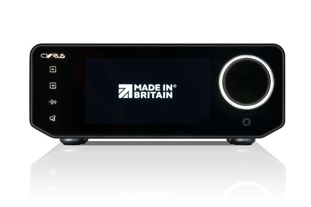 Das brillante TFT-Display auf der Front lässt sich in der Helligkeit regulieren und schaltet sich auf Wunsch automatisch ab.