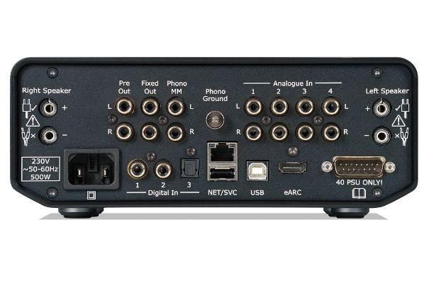 Alles vorhanden: Die rückwärtige Anschlussperipherie des 40 AMP lässt keine Wünsche offen. Auch der TV-Ton lässt sich über HDMI-eARC wiedergeben.