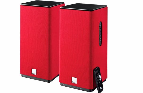 Die Dali KubikFree-Bluetooth-Aktivbox kann sowohl monofon zum Konzert aufspielen, als auch mit der passven KubikXtra ein hochwertiges, kompaktes HiFi-Stereo-System bilden.