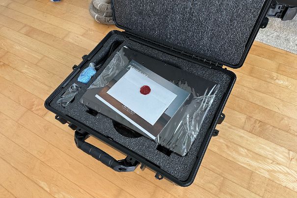 Dan D'Agostino Pendulum im Hartschalen-Case.