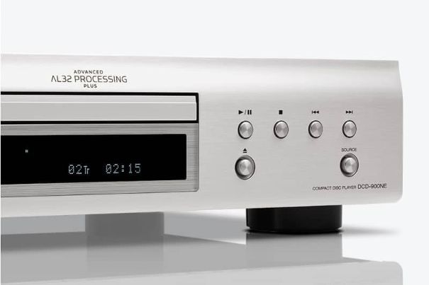 Der Denon DCD-900HE in Silber-Champagner.