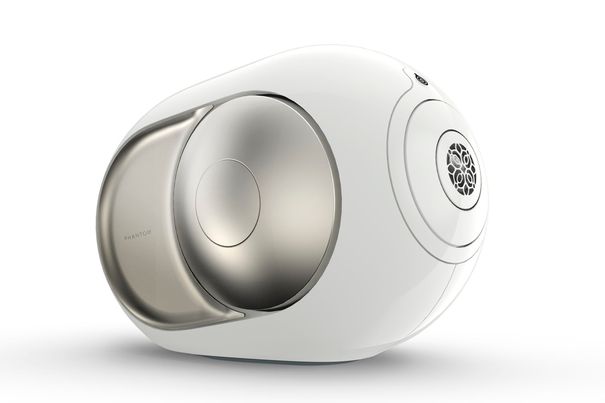 Der Devialet Phantom Silver ist mehr als ein Lautsprecher. Zugleich ist er Streamer und beherbergt einen 3000 Watt Verstärker