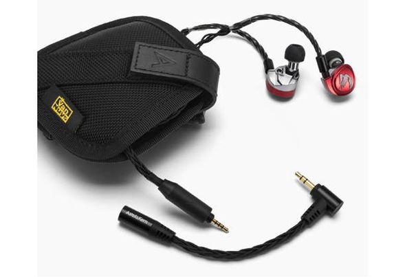 Die Diana-In-Ear-Headphones besitzen asymmetrische Kabel und Stecker sowie einen Adapter auf symmetrische Anschlüsse. Das Case ist verziert mit dem vielsagenden Aufdruck «Van Nuys».