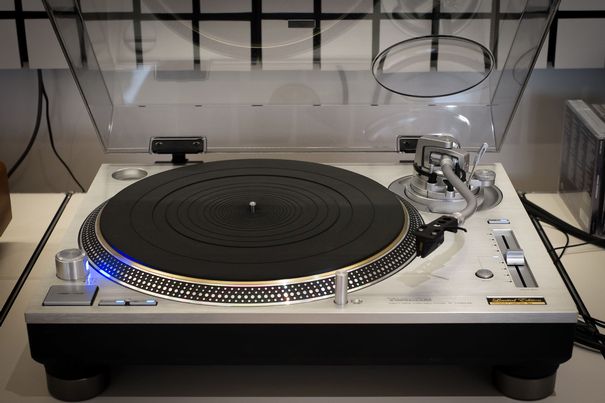 Prachtvoll wie sein Vorgänger: Der Technics SL-1200GAE.