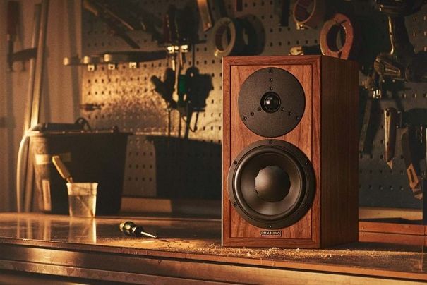 Die Dynaudio Heritage Special in stimmiger Umgebung.