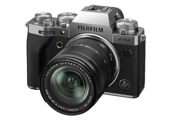 Die neue Fujifilm X-T4 ist eine spiegellose APS-C-Systemkamera mit 26 Megapixel Auflösung, eingebautem Bildstabilisator, ausklappbarem Touch-Screen, scharfem OLED-Sucher, schnellem Autofokus und vielen professionellen Videofunktionen.