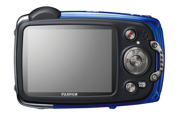 Die Fujifilm XP50 beschränkt sich auf wenig Tasten auf der Rückseite, doch die wichrtigsten Funktionen sind über die ringförmige Vierwegtaste zugänglich. Auf der Oberseite befinden sich Ein/Aus-Schalter, Fotoauslöser und Zoomwippe.