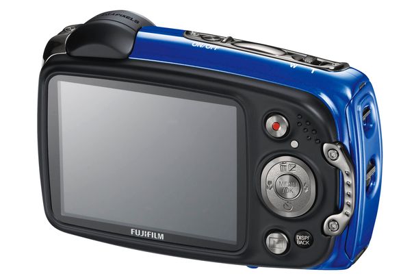 Auf einfachste Bedienung ausgelegt: Die Kameras beschränken sich auf Automatikfunktionen. Für Videoaufnahmen gibt es in der Regel einen separeten Auslöser, der an dieser Fujifilm XP50 durch einen roten Punkt gekennzeichnet ist.