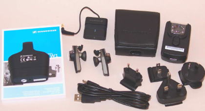 Viel Material für nicht gerade wenig Geld: Sender, Hörer, Tasche, Ladestation, Netzgerät, zahlreiche Adapterstücke, Kabel...