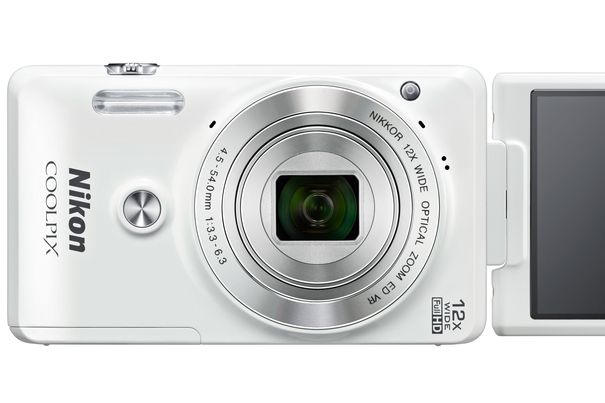 16 Megapixel und 12-faches Zoom sind die optischen Eckdaten dieser handlichen Kamera