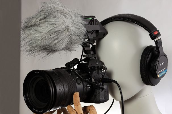 HLG und 60p: Die Nikon Z6 II kann neu in Hybrid Log Gamma und bald auch mit 4K/UHD 60p filmen. Dank Mikrofon- und Kopfhöreranschluss ist sie auch für professionelle Videoproduktionen gerüstet.