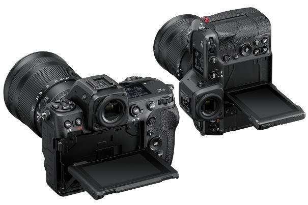 Schwenkt quer wie hoch: Der Touch-Bildschirm der Nikon Z 8 lässt sich sowohl bei horizontaler wie vertikaler Kamerahaltung aufklappen.