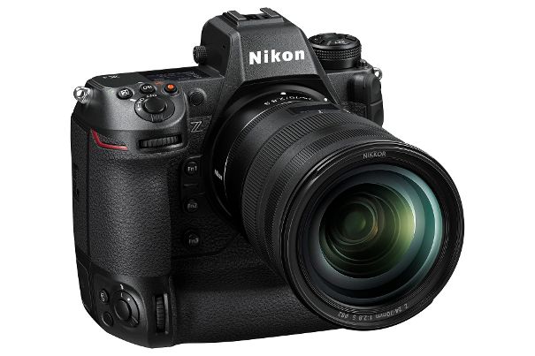 Wunschprogramm: Neben den vorderen drei Funktionstasten links vom Bajonett lassen sich auch weitere Bedienungselemente an der Nikon Z 9 nach eigenem Gusto umbelegen.