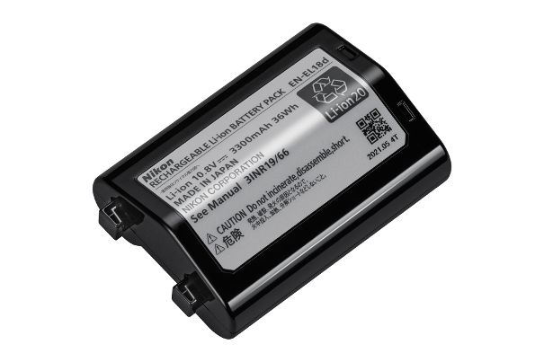 Power pur: Der neue Lithium-Ionen-Akku EN-El18d der Nikon Z 9 bringt kräftige 3300 mAh und ist in rund vier Stunden vollständig aufgeladen.