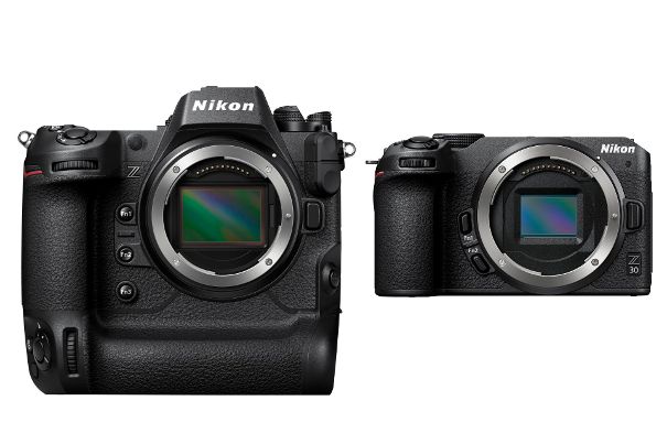 Grössenvergleich: Neben Nikons Flaggschiff Z 9 (links) wirkt die Z 30 direkt niedlich. Das Z-Bajonett ist gleich gross, der Unterschied zum kleineren APS-C-Sensor der Nikon Z 30 deutlich sichtbar.