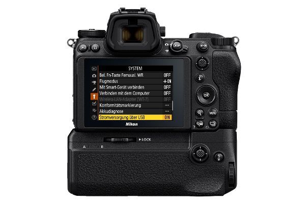 Alles beim Alten: Auf der Rückseite der Nikon Z 6II hat sich gegenüber dem Vorgänger nichts geändert. Am neuen Batteriegriff MB-N11 befinden sich nun Bedienungselemente für das Fotografieren im Hochformat.