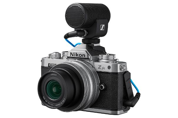 Auch im Retrolook lässt es sich mit der Nikon Z fc in Bild und Ton filmen.