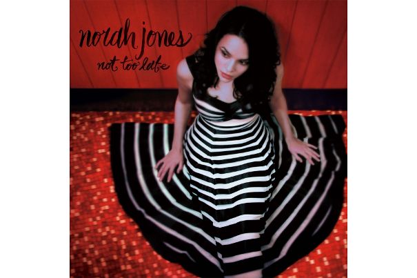 Geschmackvollen Mix aus Pop, Jazz und Folk bietet das Album «Not Too Late» von Norah Jones.
