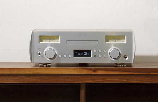 Klassischer Hingucker: Der Teac NR-7CD gefällt dank seinem edlen «New Vintage Design» sowohl in traditionellen wie in modernen Wohnumgebungen.