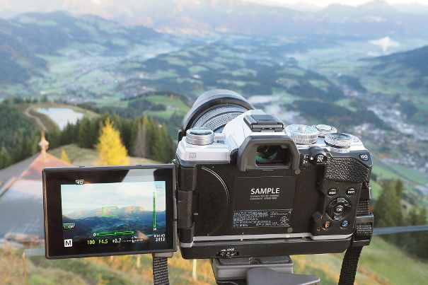 Alles im Lot: Der einblendbare künstliche Horizont auf dem Display der Olympus OM-D E-M5 Mark III signalisiert grün. Fotos und Videoaufnahmen sind somit horizontal und vertikal korrekt ausgerichtet.