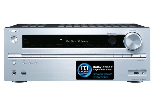 Atmos inside: Der Aufkleber deutet es an, ab September wird der der Onkyo TX-NR636 fähig, sein Dolby Atmos zu dekodieren.