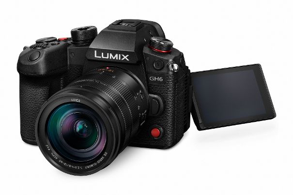 Panasonic Lumix GH6: Die neue MFT-Kamera setzt bei Filmemachern neue Massstäbe. Und sie fotografiert als erste Micro-FourThirds-Kamera überhaupt mit 25 Megapixel Auflösung.