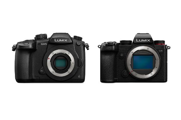 Grösserer Sensor im kleineren Gehäuse: Die Panasonic Lumix DC-S5 im Vergleich mit der Micro-FourThirds-Lumix GH5. Der grosse Vollformat-Sensor im L-Bajonett ist unübersehbar.