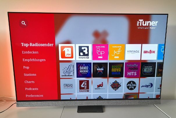 «Ich bin auch ein Radio»: Als Android-TV verfügt der Philips OLED907 über diverse Webradio-Services wie etwa MyTuner oder TuneIn. Der Bildschirm lässt sich beim Musikhören auf Wunsch ausschalten.