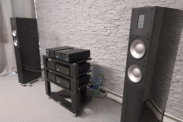 Wir hörten die Raidho X2t im Zusammenspiel mit der kompletten Classic-200-Serie von Naim. Ein audiophiles Dream-Team.