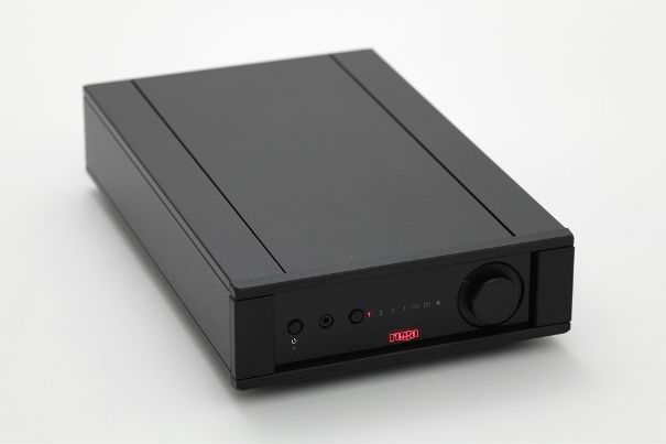 Stylish und kompakt: Zwar nimmt der Rega Brio MK7 in der Breite und Höhe nur wenig Raum in Anspruch, mit fast 37 cm benötigt er jedoch reichlich Platz in der Tiefe.