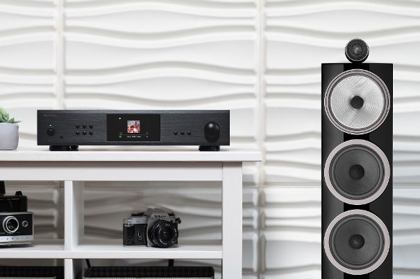 Wir hörten den Rotel S14 im Zusammenspiel mit einem Paar 703 S3 von Bowers & Wilkins und waren von der Klangqualität mehr als nur angetan.