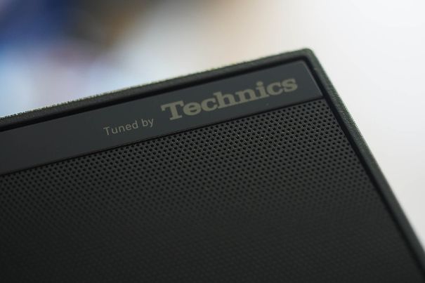 Sound tuned by Technics: Dolby-Atmos-System mit zur Seite und nach oben hin strahlenden Lautsprechern.