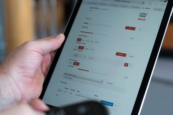 Die umfassende Bedienung des DAC501/502 erfolgt über eine App. Die wichtigsten Funktionen bedient man am Gerät oder über die Fernbedienung.