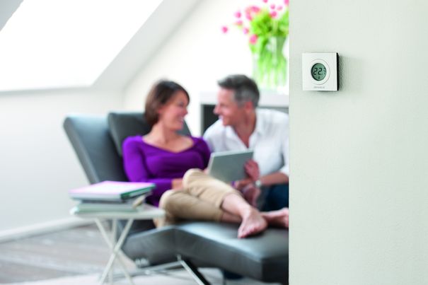 Devolo Home Control integriert auch die Heizung nahtlos und komfortabel. Alte Radiatoren lassen sich mit smarten Ventilen umrüsten.