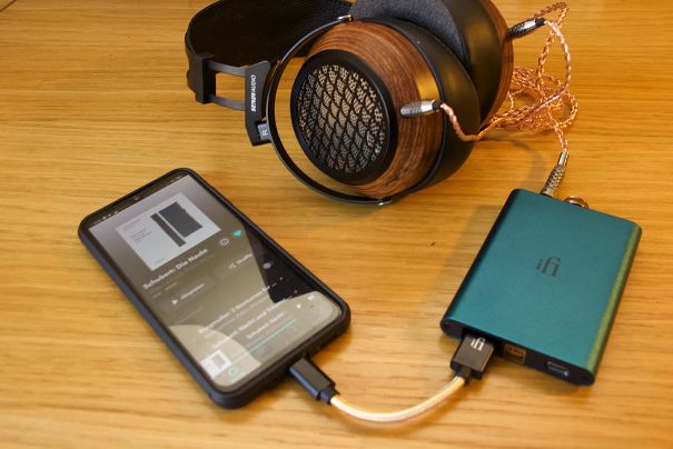 Minimales Setup für Highres-Audio-Streaming mit dem Smartphone Xioami Mi 9, iFi Audio Hip-Dac und Sendy Audio Aiva.
