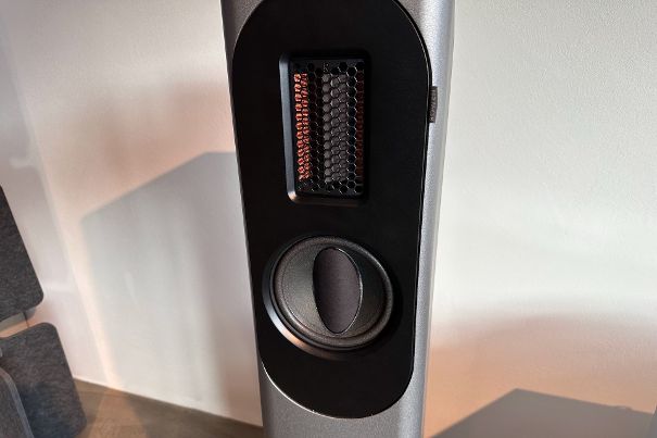 Sowohl der Linear Motion Transformer LMT.2 als auch der Midbass sind eine Eigenentwicklung von Rowen.