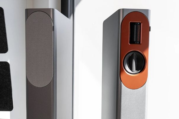 Die Refyn ist farblich anpassbar. Alle Blenden sind austauschbar und können mit Stoff bespannt werden.