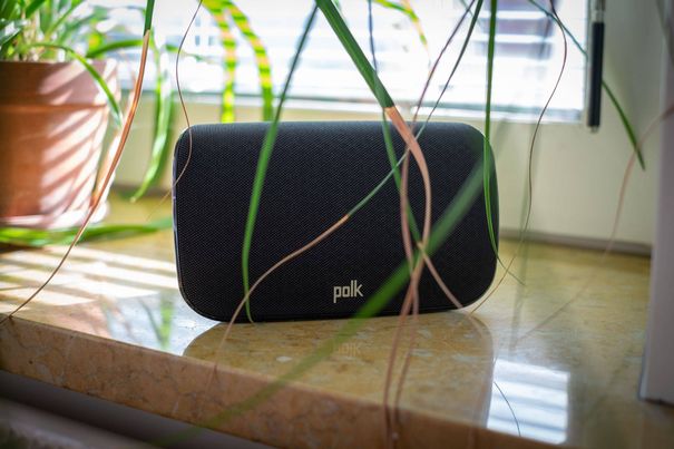 Ein Rearspeaker des Magnifi-Max-SR-Systems von Polk Audio.