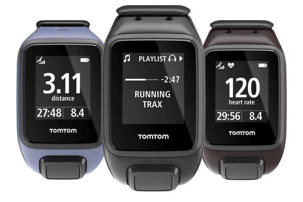 Die Tomtom Spark verfügt über ein auch bei Sonnenlicht gut ablesbares E-Ink-Display.