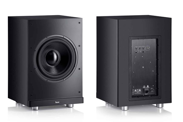 Für das Bassfundament sorgt der Subwoofer mit 300 mm-Tieftöner, 300 Watt Ausgangsleistung (Sinus), 28 Hz Grenzfrequenz (- 3 dB) und 55 Litern Volumen