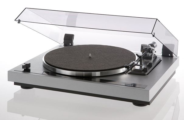 Für 640 Franken bekommt man den Thorens TD 190-2. Er punktet mit guter Ortofon-Tonzelle, Riemenantrieb und Vollautomatik.